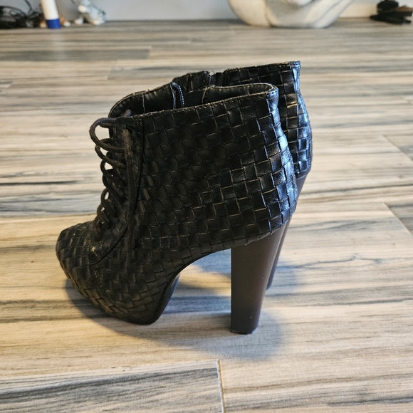 Black shoe booties size 9 - Picture 3 of 6